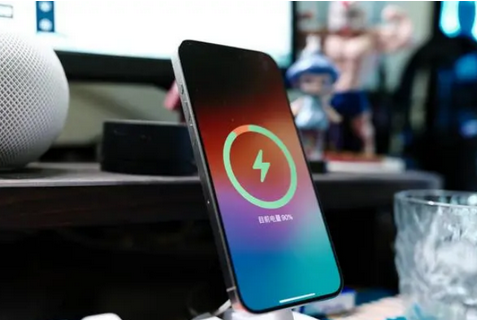 武安苹果15换屏服务分享用什么充电器给iPhone15充电更好 